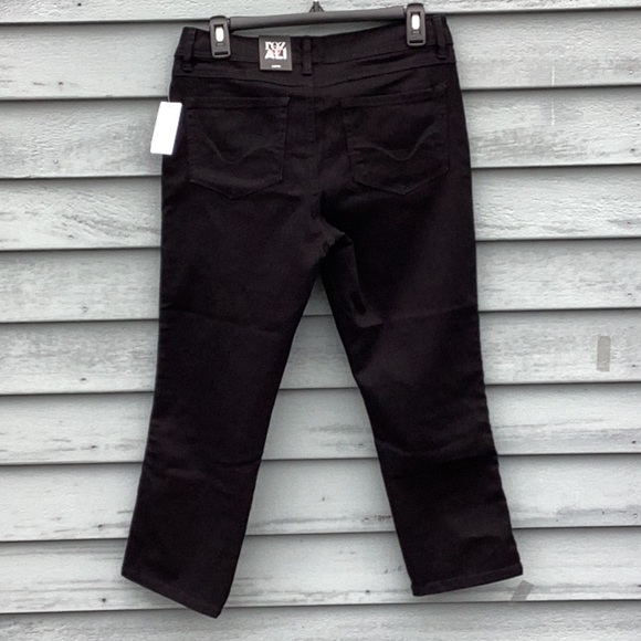 NWT Roz & Ali Luxurious Stretch Denim Black Capri Pant Size 8 - Picture 4 of 7